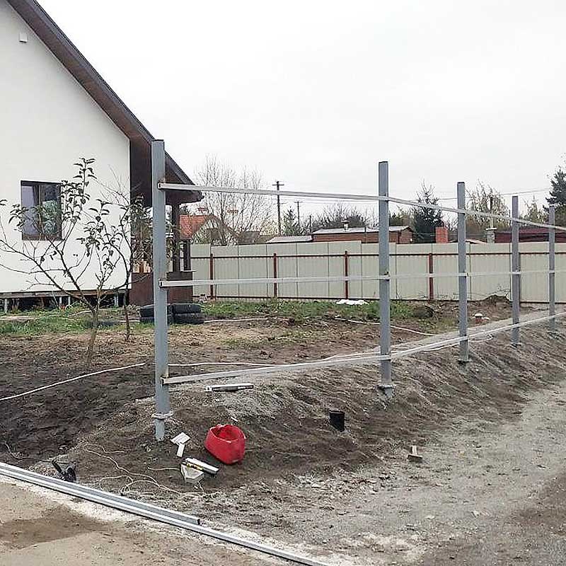 Фундамент для забора на винтовых сваях